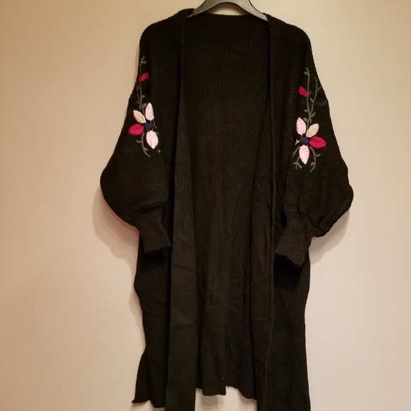 🆕Knitted floral long sweater cardigan - Picture 2 of 5